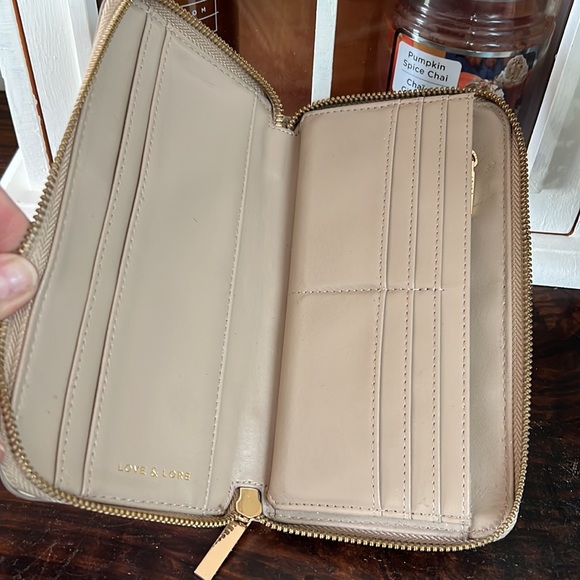 Beautiful 🌸 LOVE & LORE ZIP AROUND WALLET - Picture 2 of 9